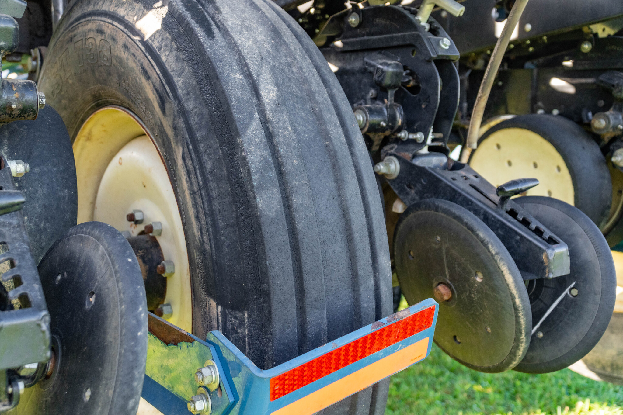 Used 2010 Kinze 3800 ASD Planters: Drawn at Koenig Equipment in Anna, OH - PhotoXL31