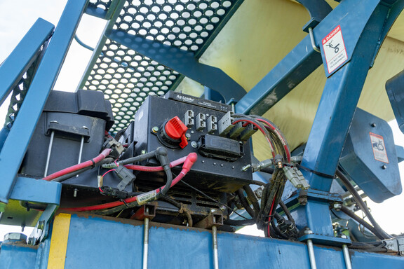 Used 2010 Kinze 3800 ASD Planters: Drawn at Koenig Equipment in Anna, OH - Photo28