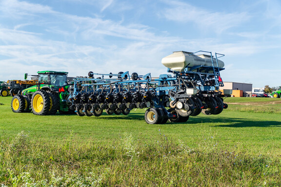 Used 2010 Kinze 3800 ASD Planters: Drawn at Koenig Equipment in Anna, OH - Photo2