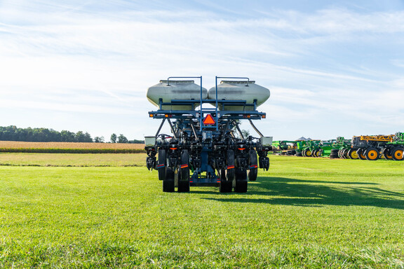 Used 2010 Kinze 3800 ASD Planters: Drawn at Koenig Equipment in Anna, OH - Photo3