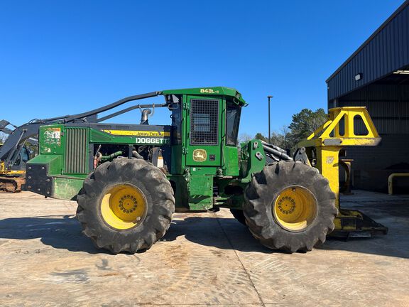 2021 John Deere 843L