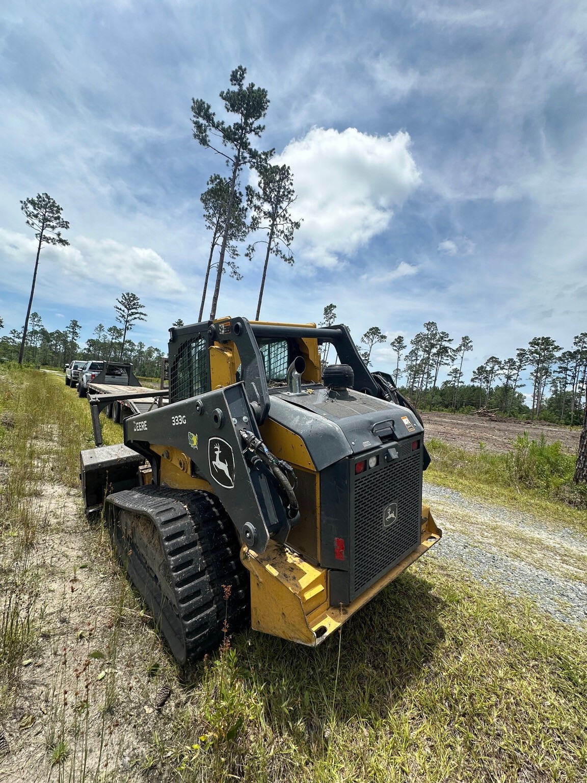 2023 John Deere 333G Image 2