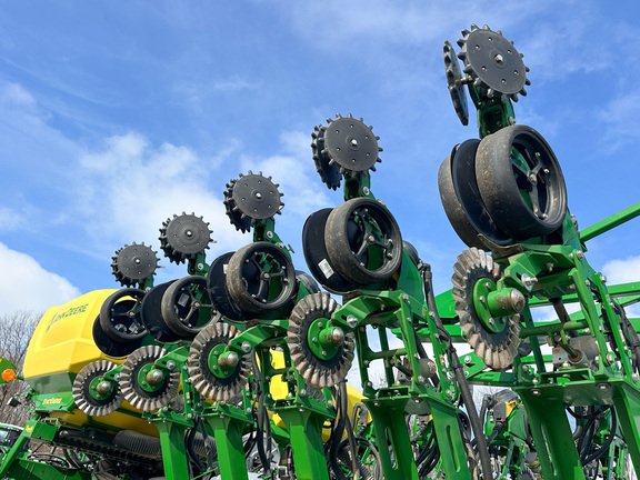 2023 John-Deere 1795