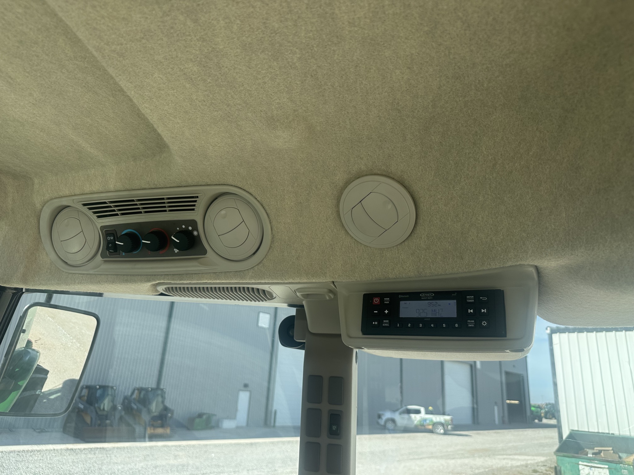 2024 John Deere 6105E Image 13