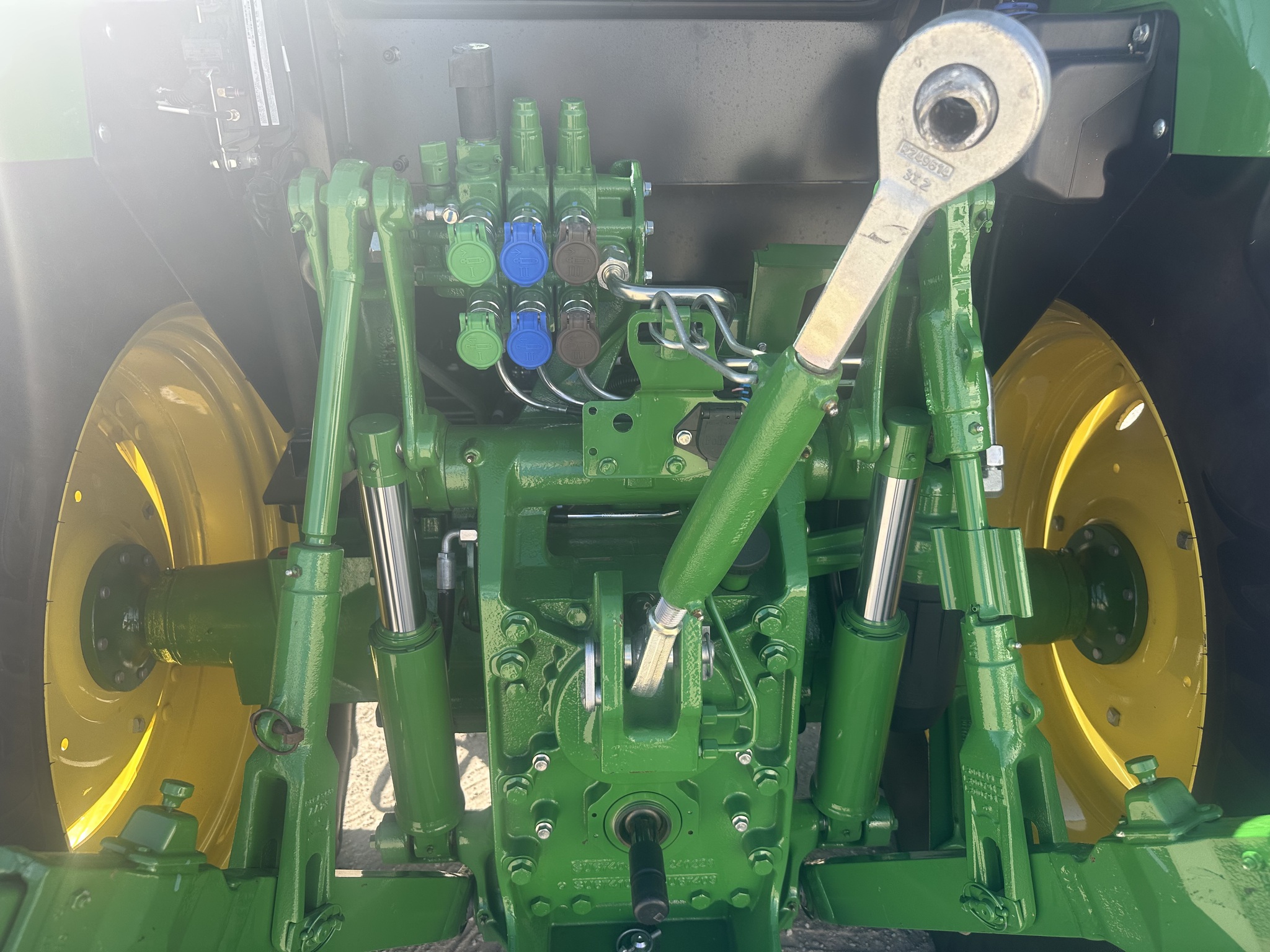 2024 John Deere 6105E Image 22