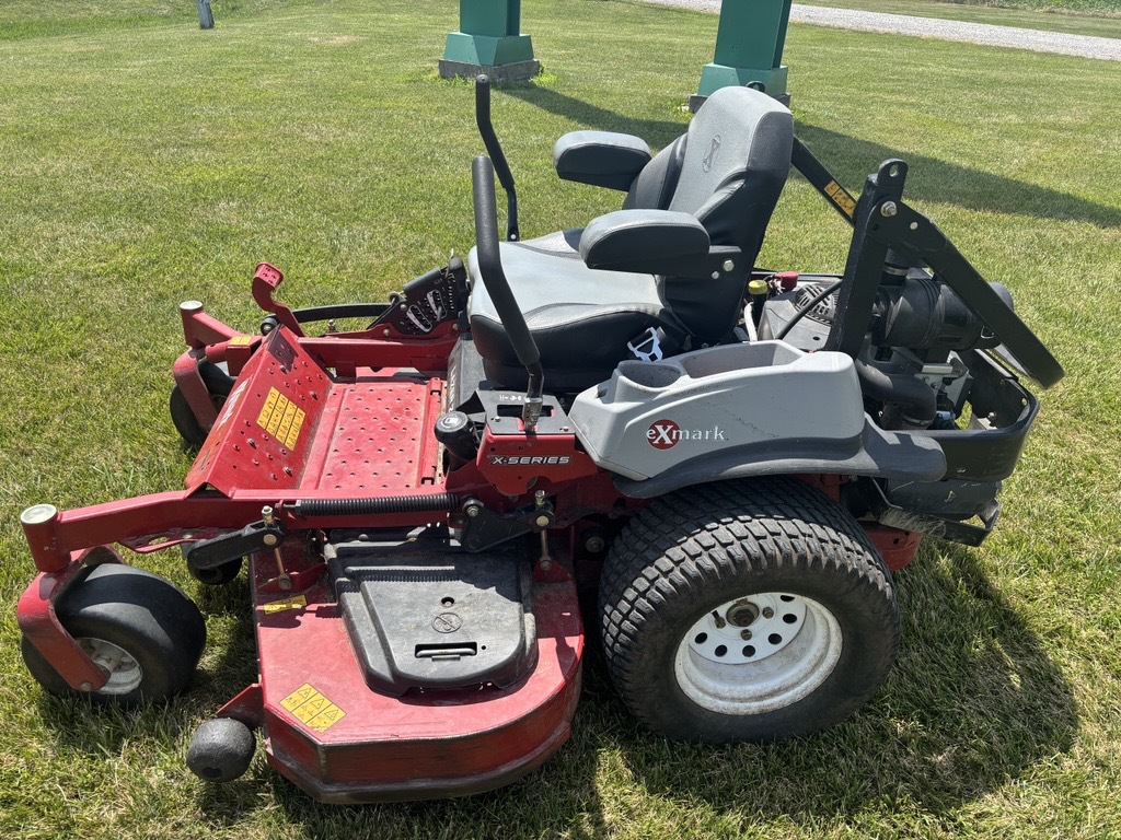 2018 Exmark LZX940EKC Image 2