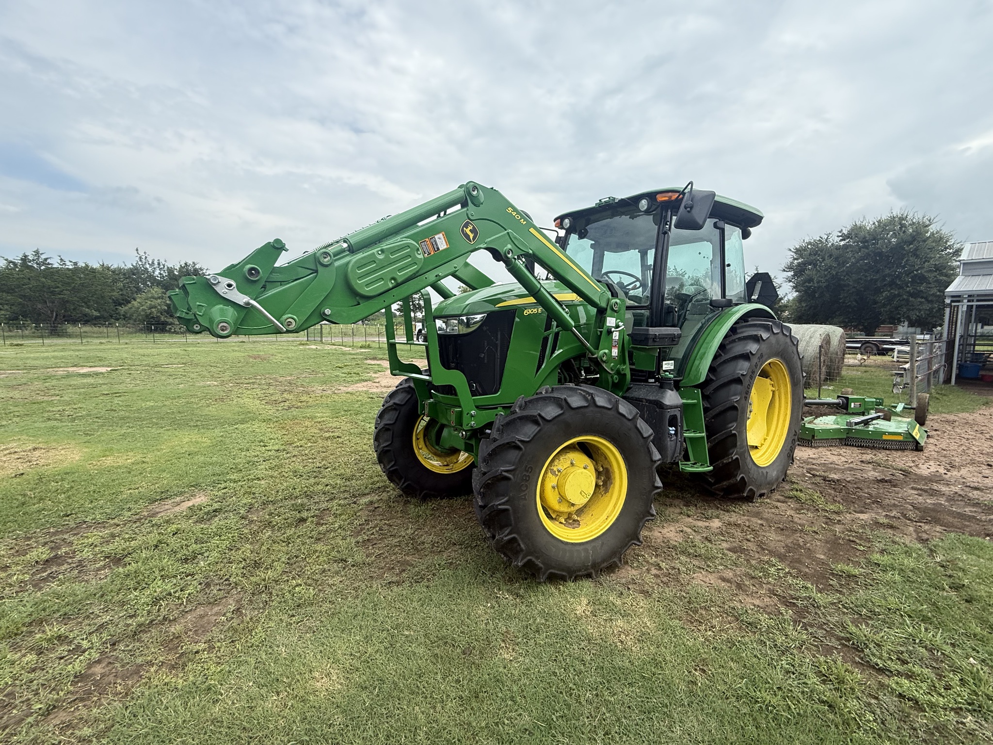 2023 John Deere 6105E cab Image 1