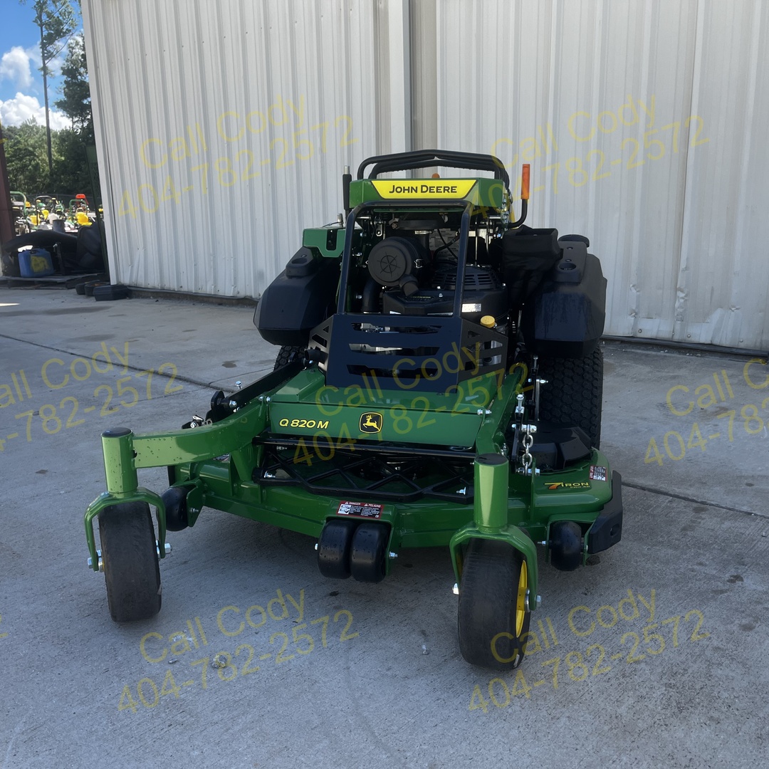 2025 John Deere Q820M WITH GRASSFLAP Image 2