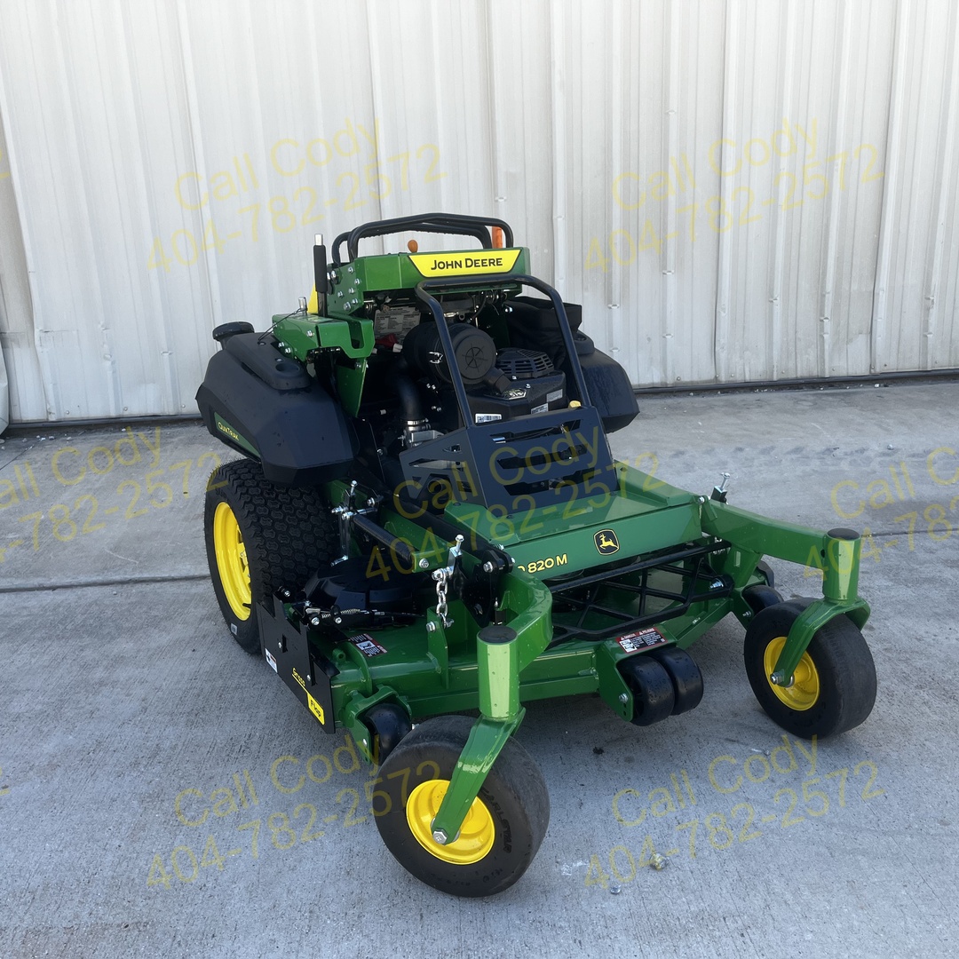 2025 John Deere Q820M WITH GRASSFLAP Image 1