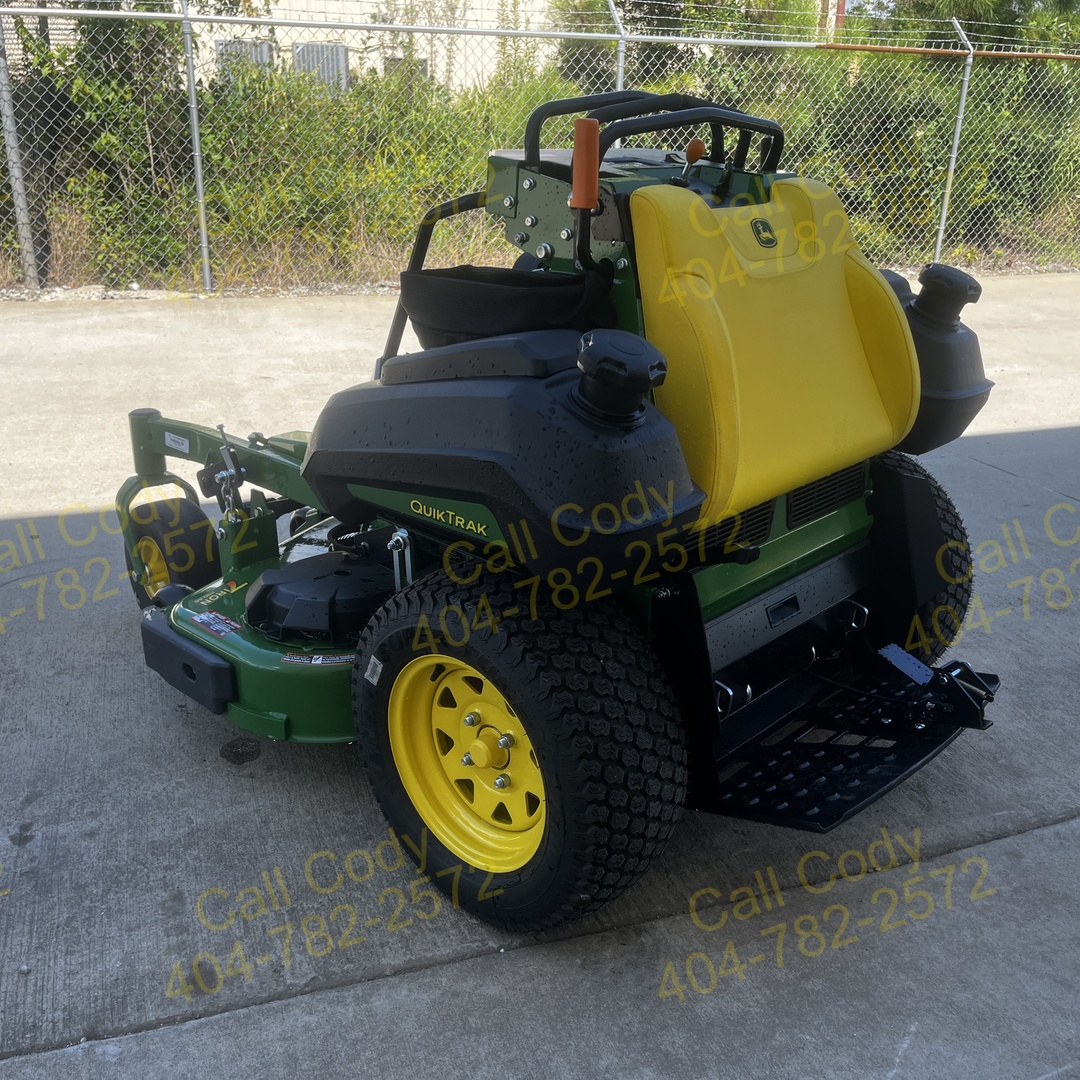 2025 John Deere Q820M WITH GRASSFLAP Image 5