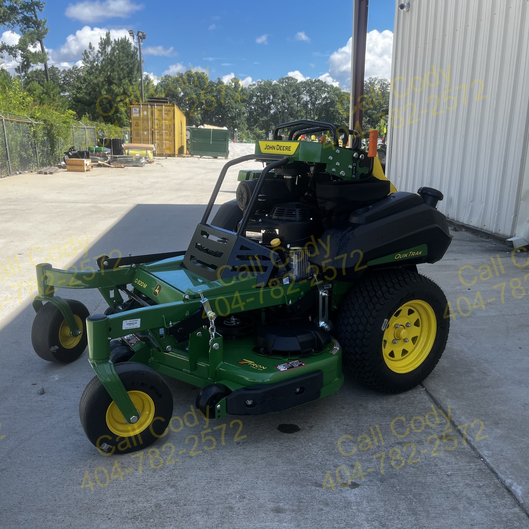 2025 John Deere Q820M WITH GRASSFLAP Image 3