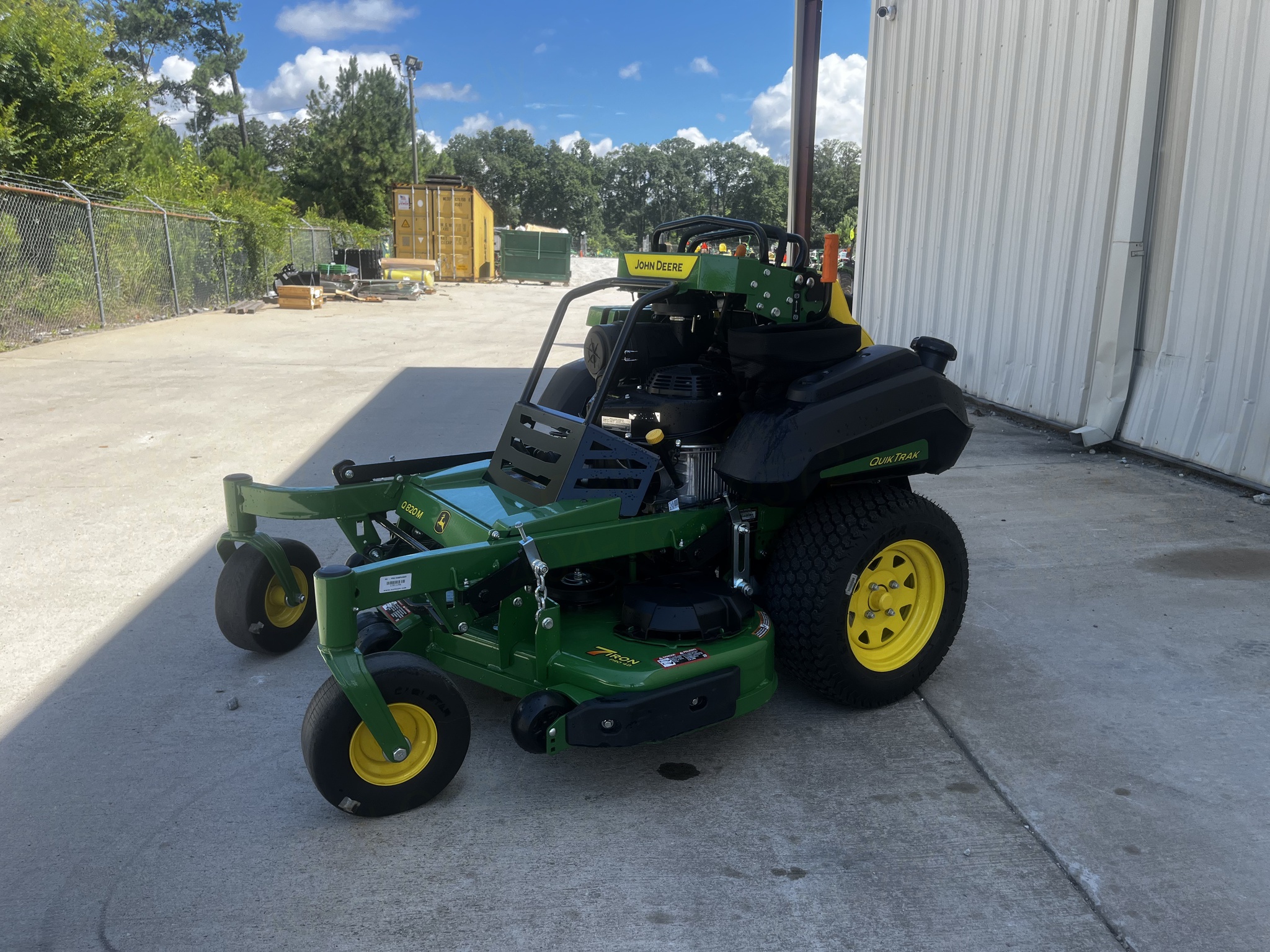 2025 John Deere Q820M WITH GRASSFLAP Image 7