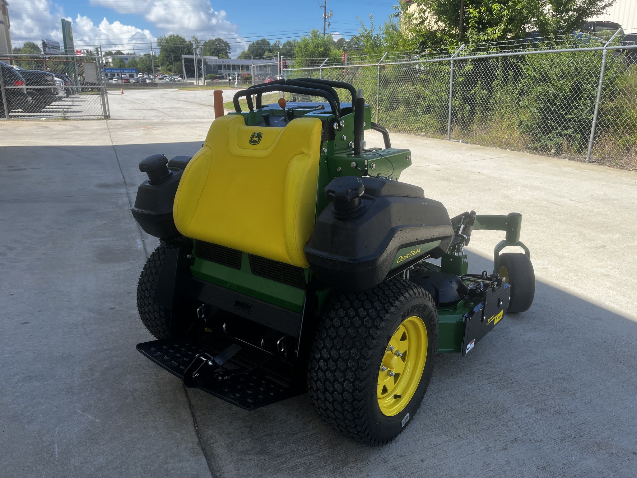 2025 John Deere Q820M WITH GRASSFLAP Image 4
