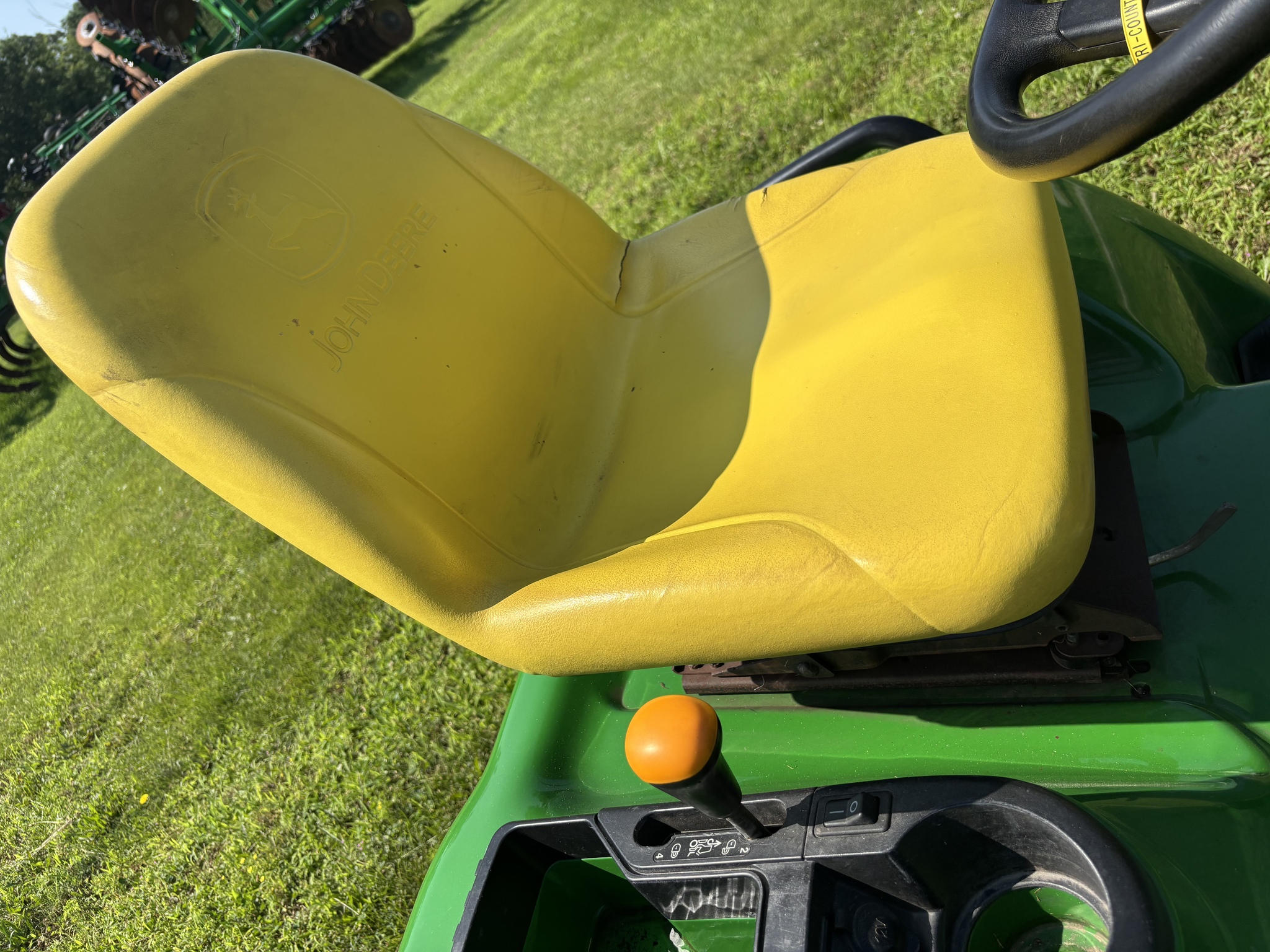 John Deere X728 Image 3