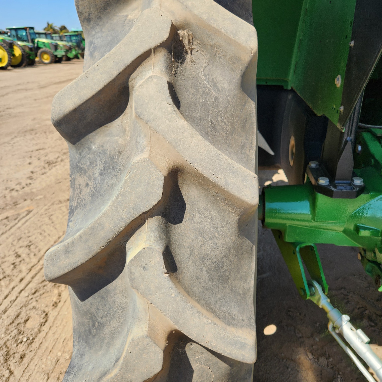 2018 John Deere 6130M Image 9