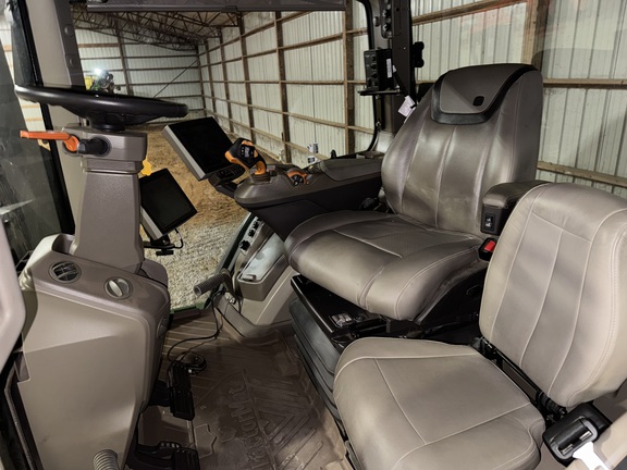 Photo of 2022 John Deere 8R 340