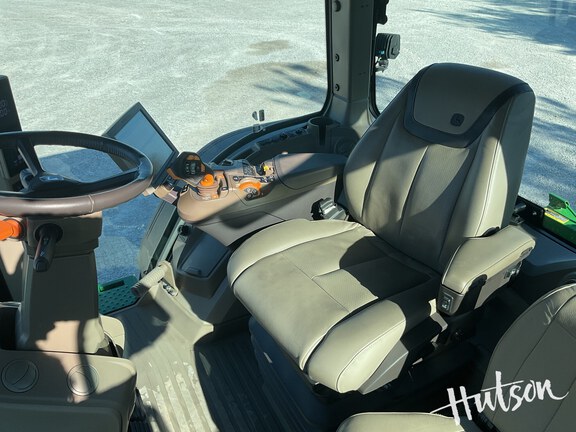 Photo of 2022 John Deere 8R 340