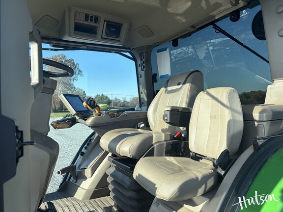 Photo of 2022 John Deere 8R 340