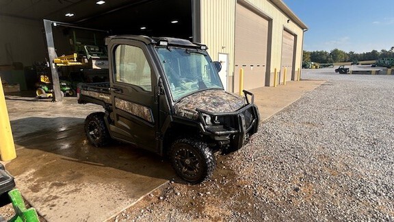 Photo of 2022 John Deere XUV 835M