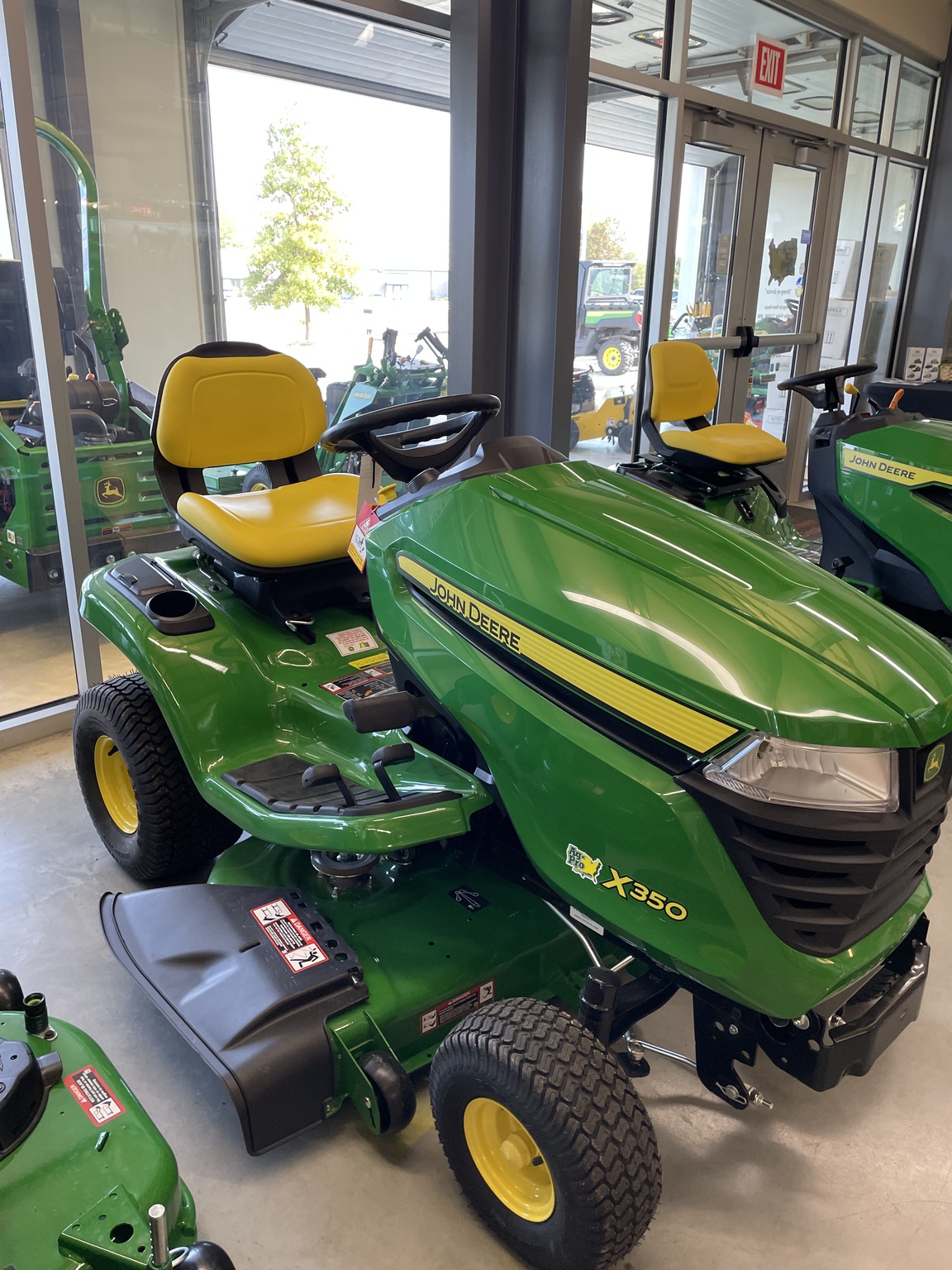 2025 John Deere X350 Image 3