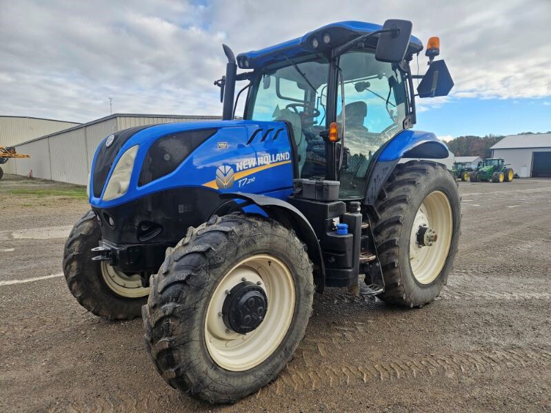 2017 New Holland T7.210 T4B Image 1