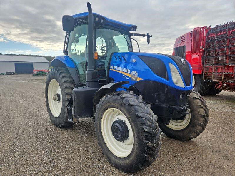 2017 New Holland T7.210 T4B Image 2