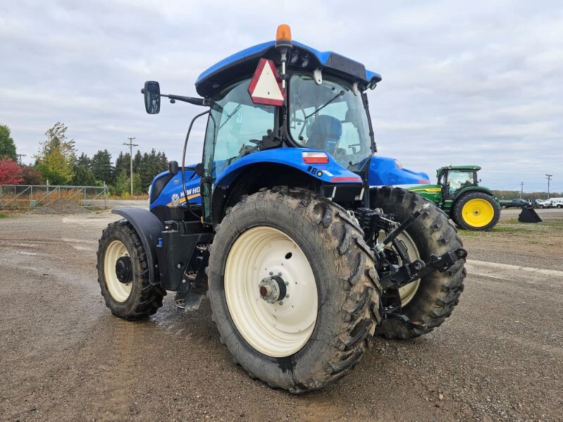 2017 New Holland T7.210 T4B Image 4
