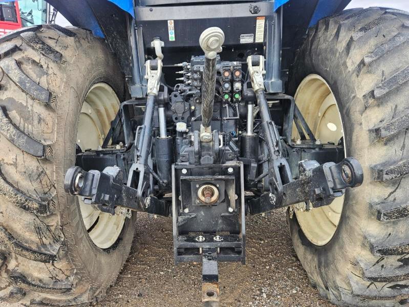 2017 New Holland T7.210 T4B Image 6
