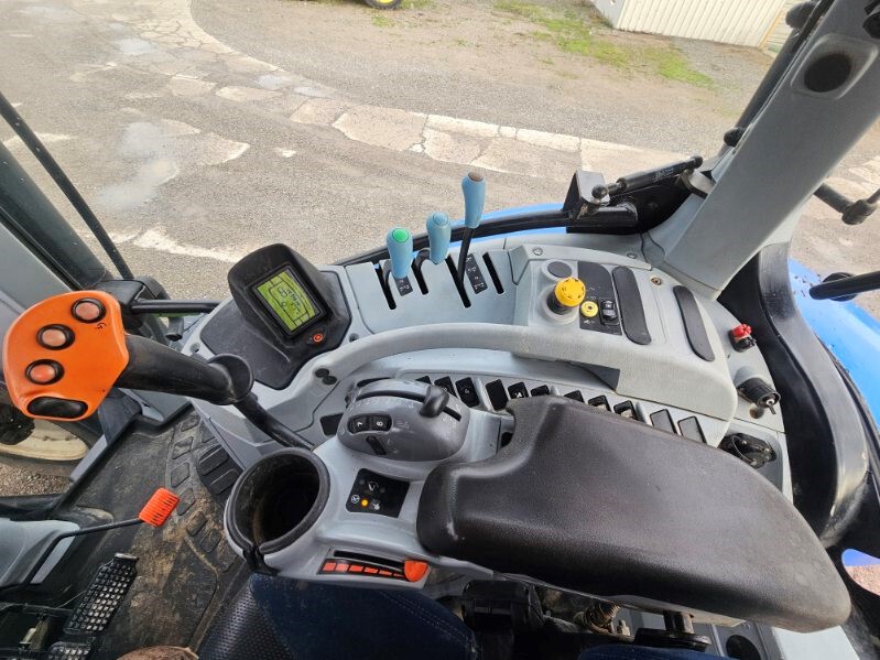 2017 New Holland T7.210 T4B Image 9