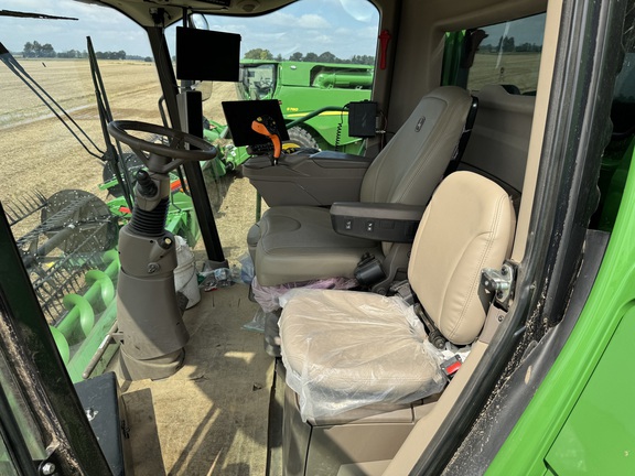 Photo of 2024 John Deere S780