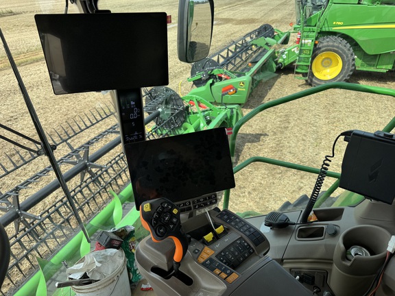 Photo of 2024 John Deere S780