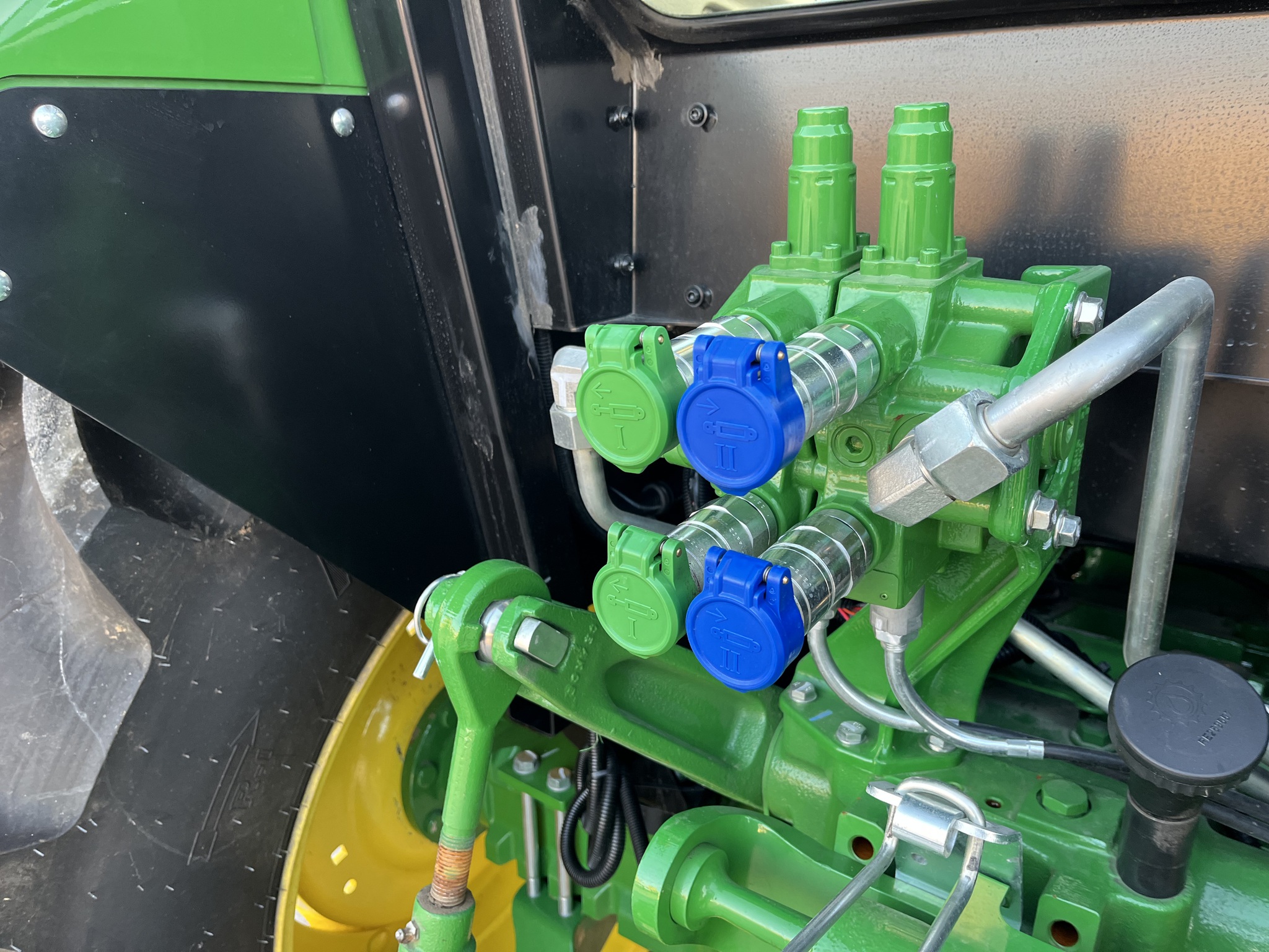  2025 John Deere 5100E at Heritage Tractor in Nevada, MO