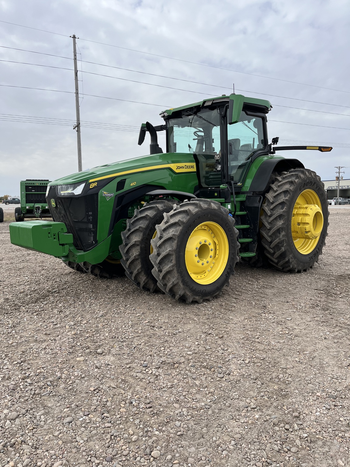 2025 John Deere 8R 410 Image 3