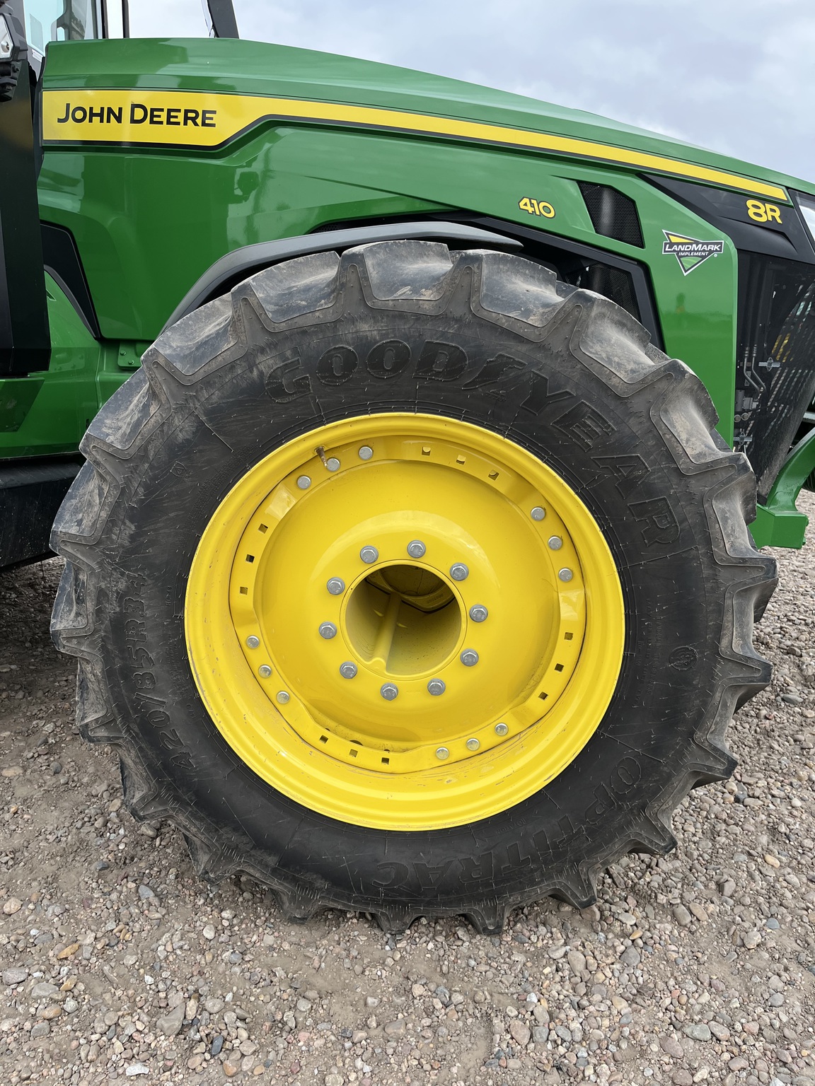 2025 John Deere 8R 410 Image 11