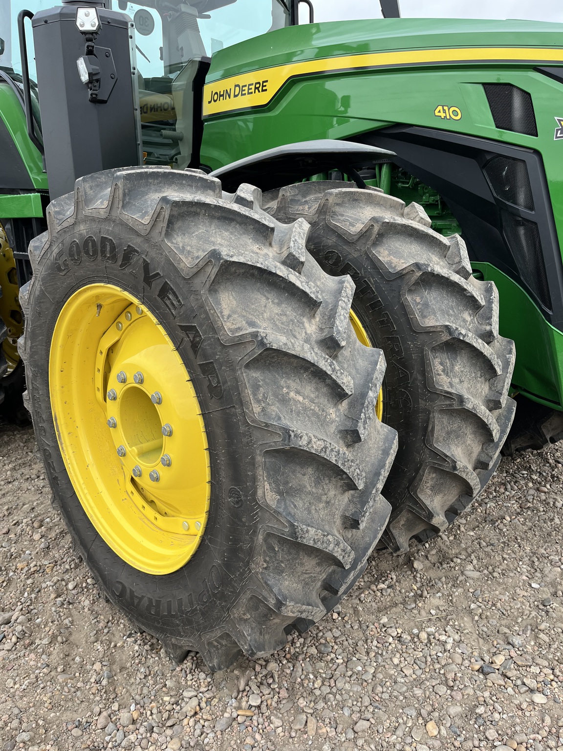 2025 John Deere 8R 410 Image 12