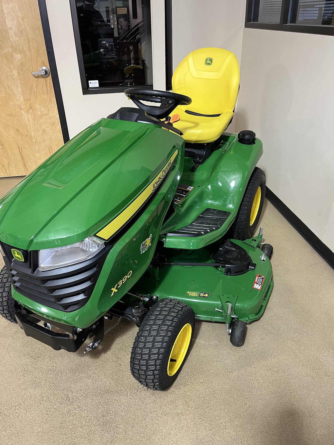 2025 John Deere X390 Image 2