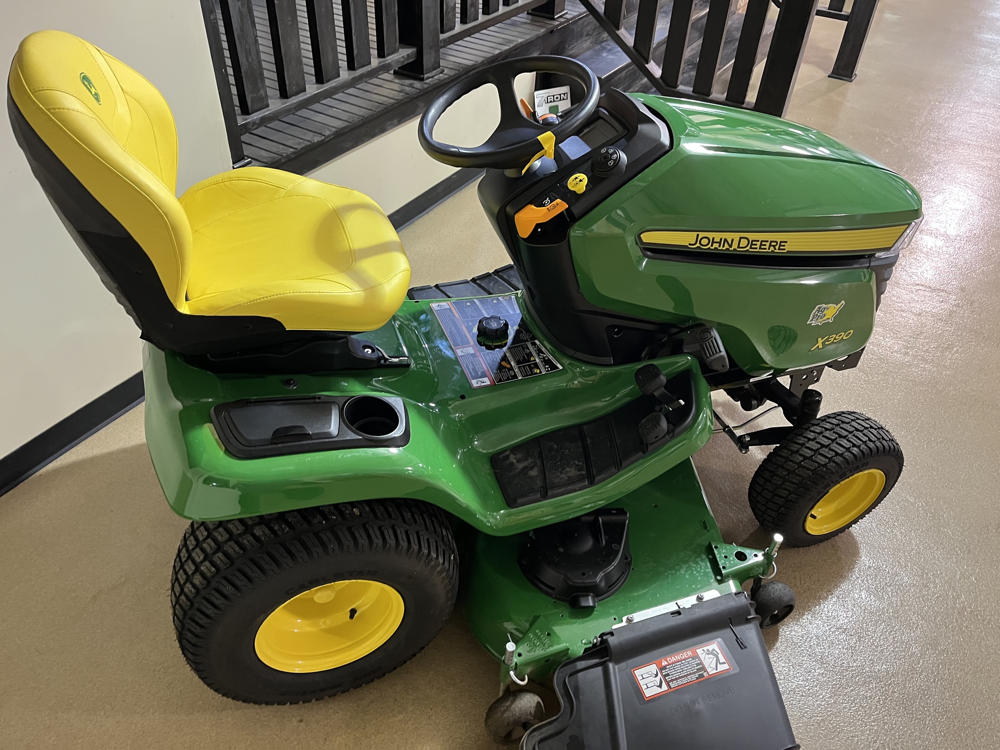2025 John Deere X390 Image 3