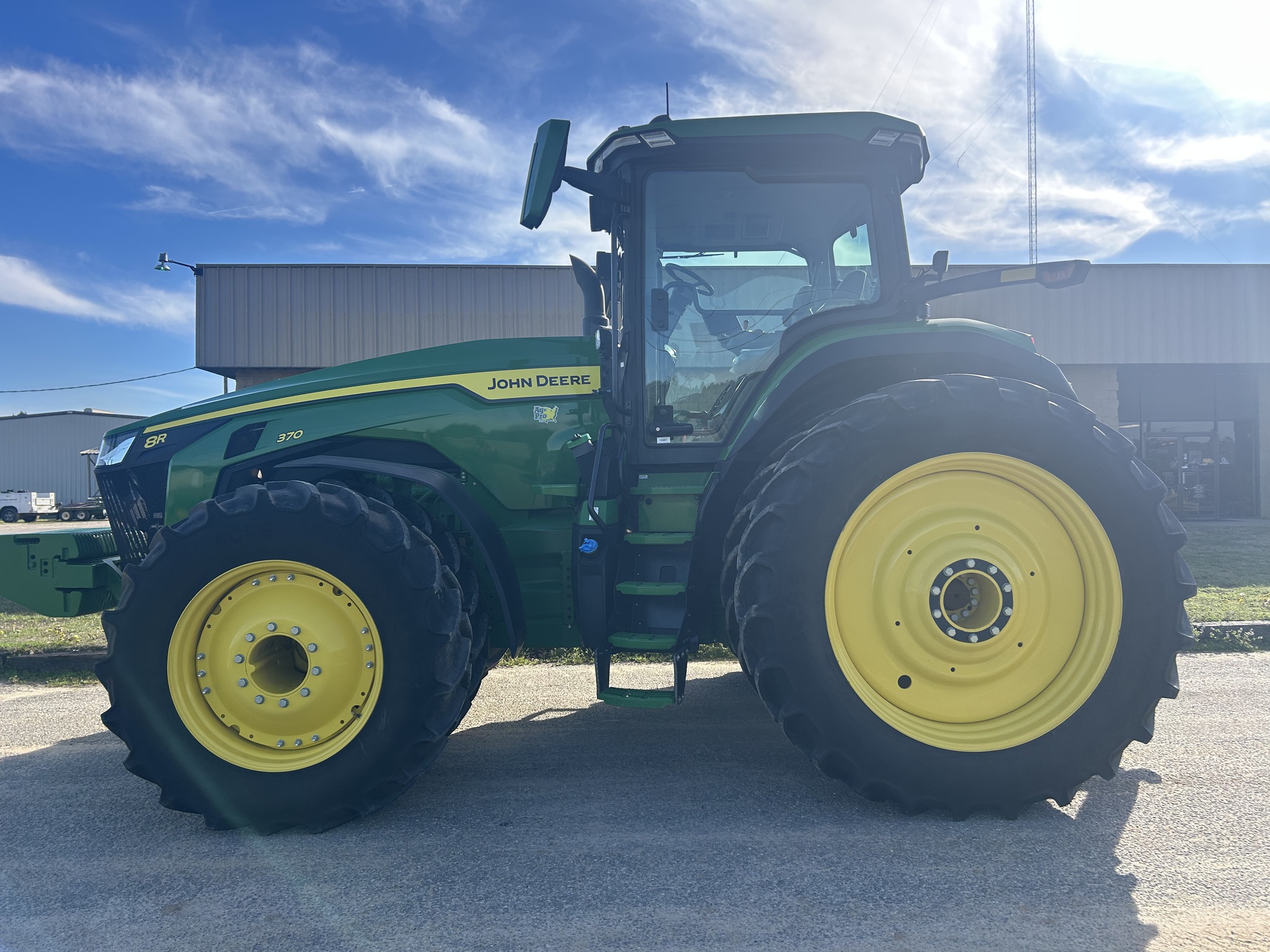 2024 John Deere 8R 370 Image 8