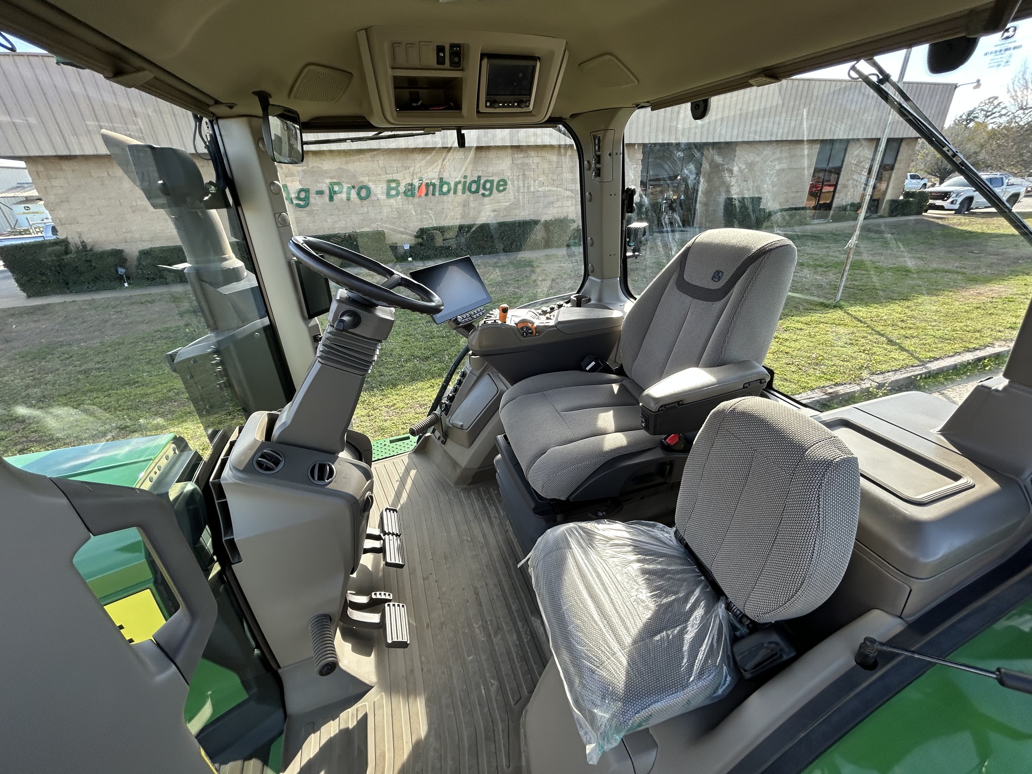 2024 John Deere 8R 370 Image 10