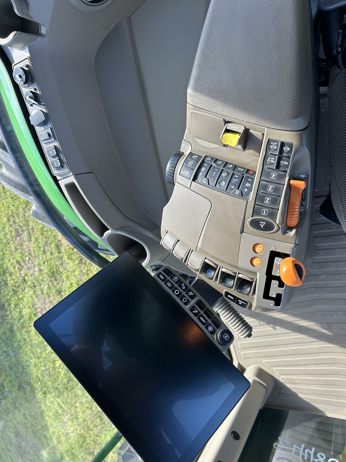 2024 John Deere 8R 370 Image 11