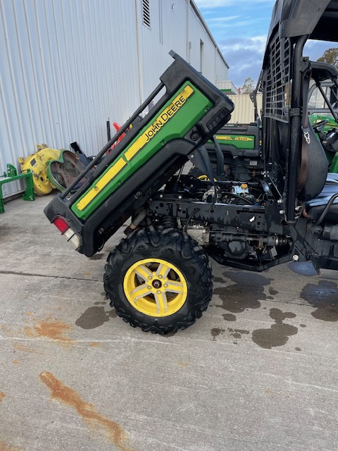 2017 John Deere 825M Image 4