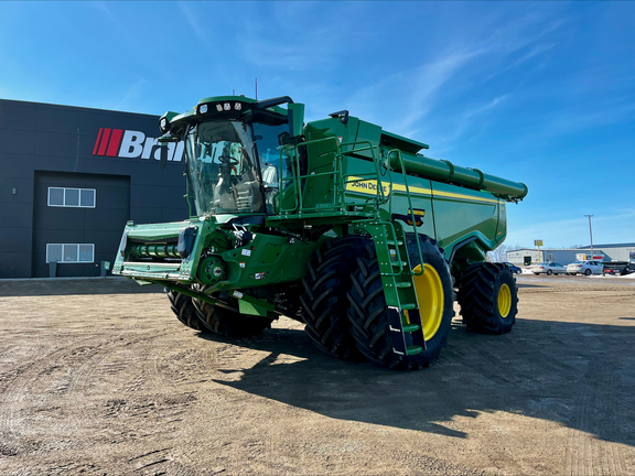 Photo of a 2025 John Deere X9 1100