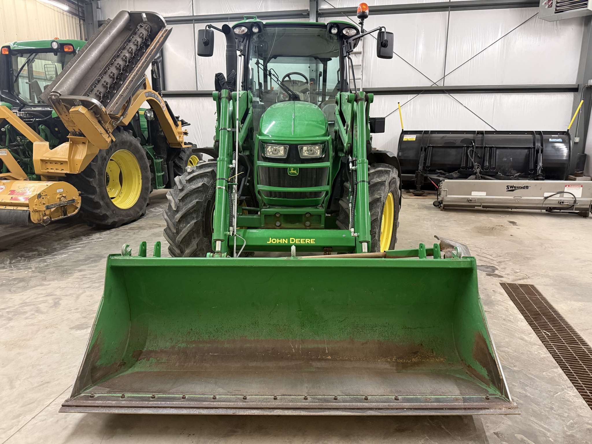 2020 John Deere 5115R Image 4