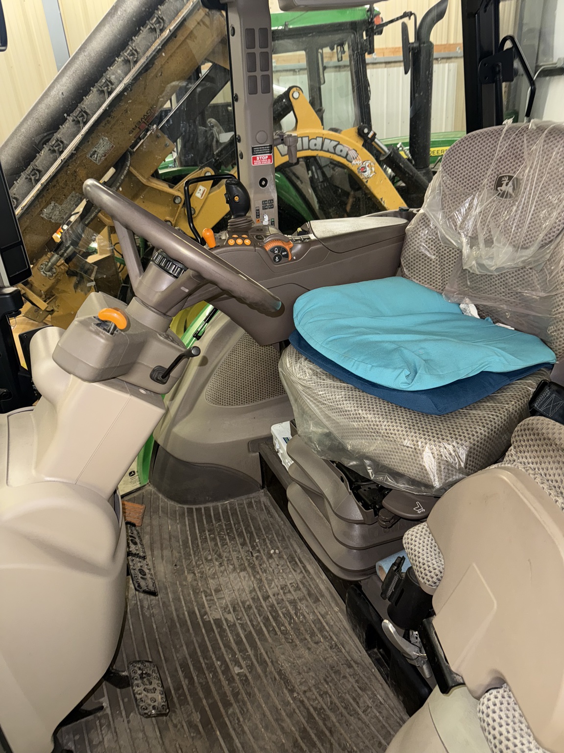 2020 John Deere 5115R Image 11