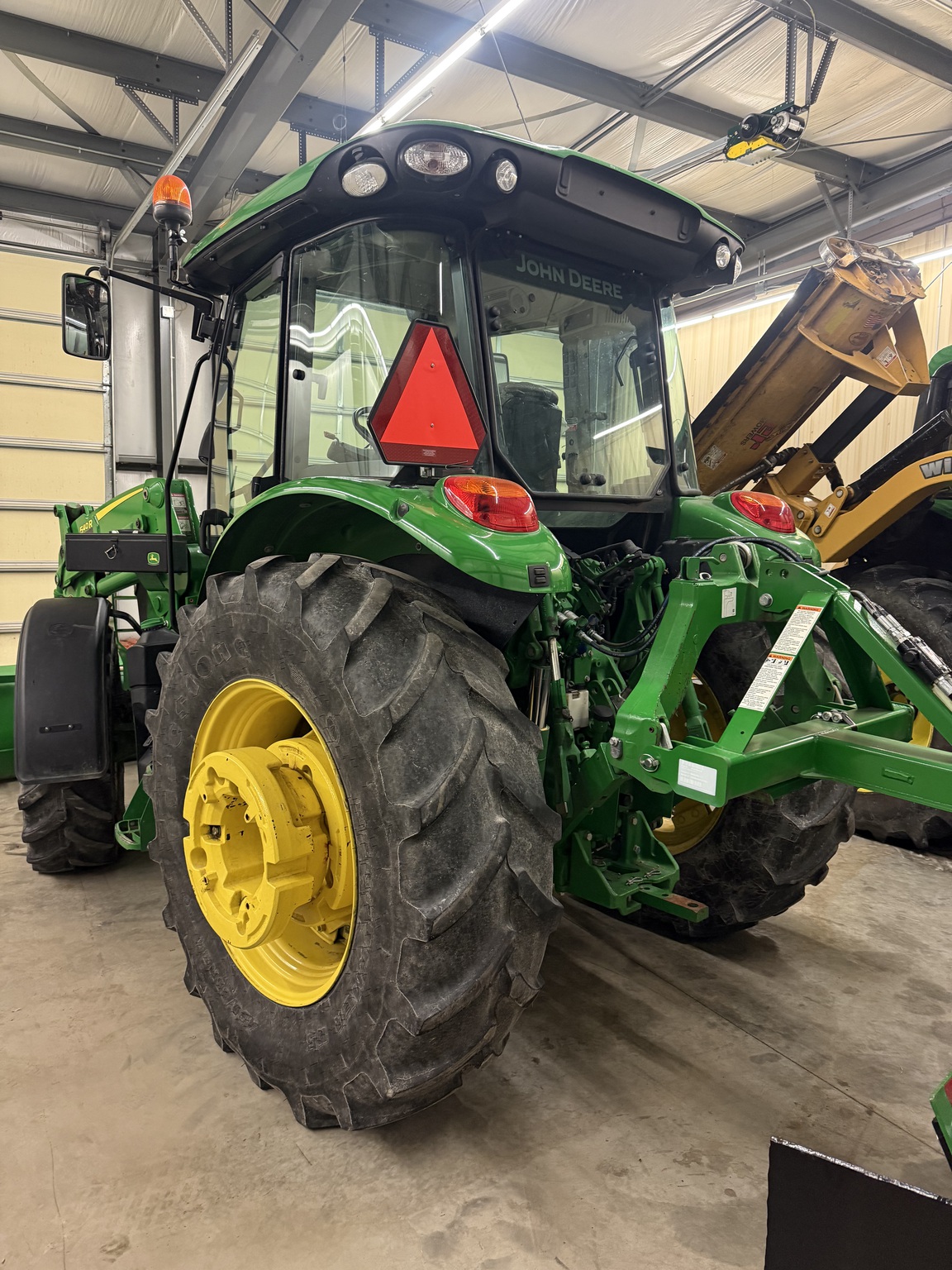 2020 John Deere 5115R Image 8