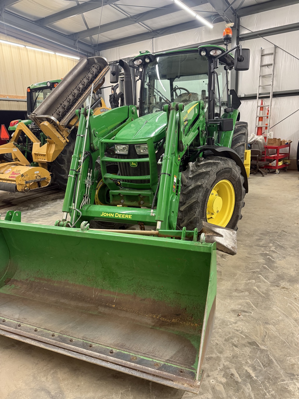 2020 John Deere 5115R Image 6