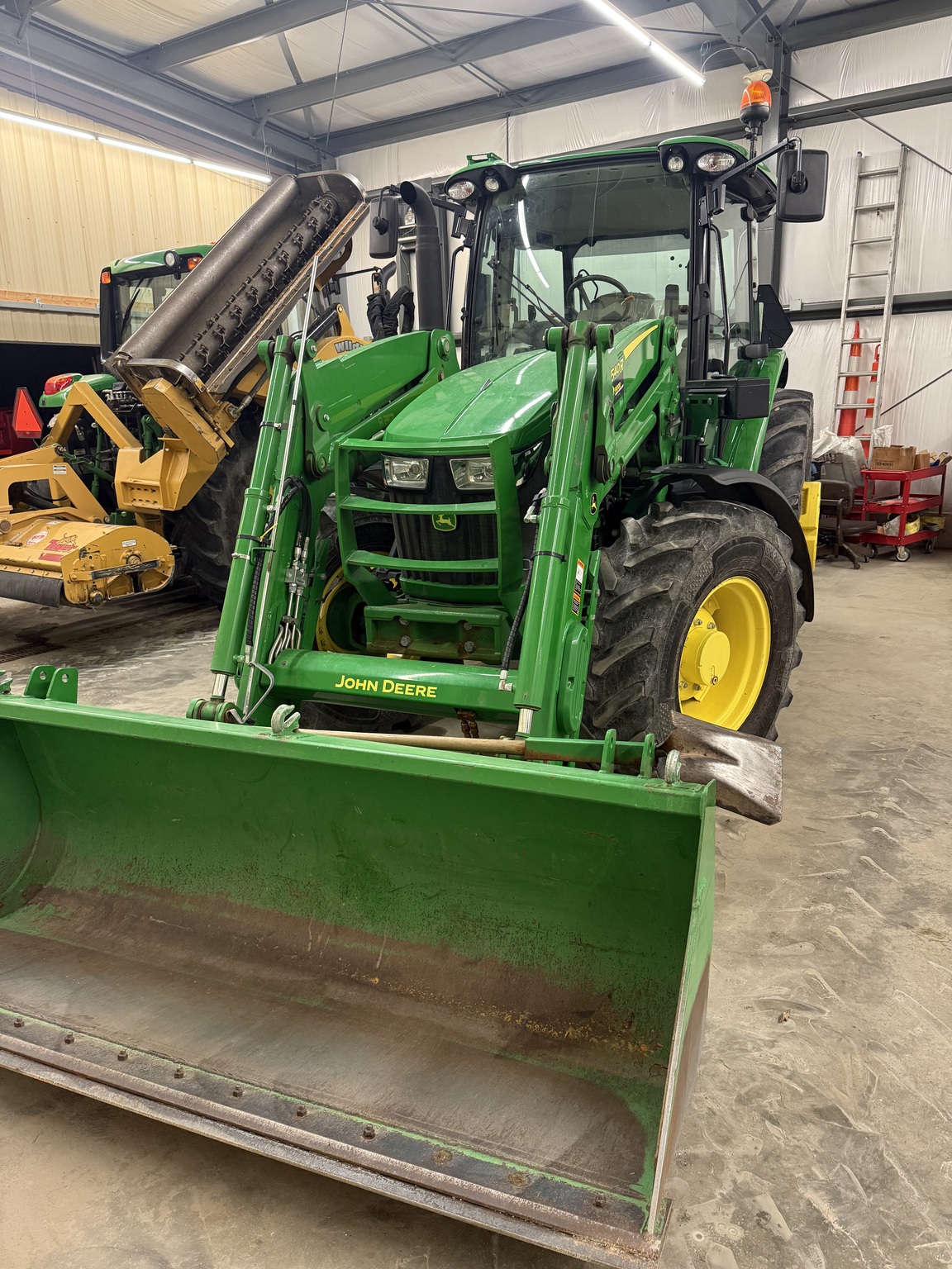 2020 John Deere 5115R Image 5