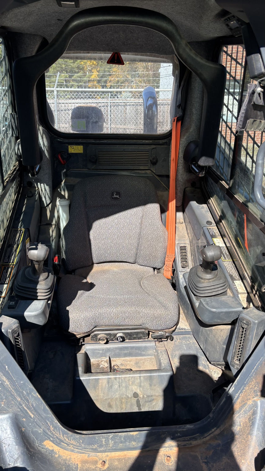 2020 John Deere 325G Image 8