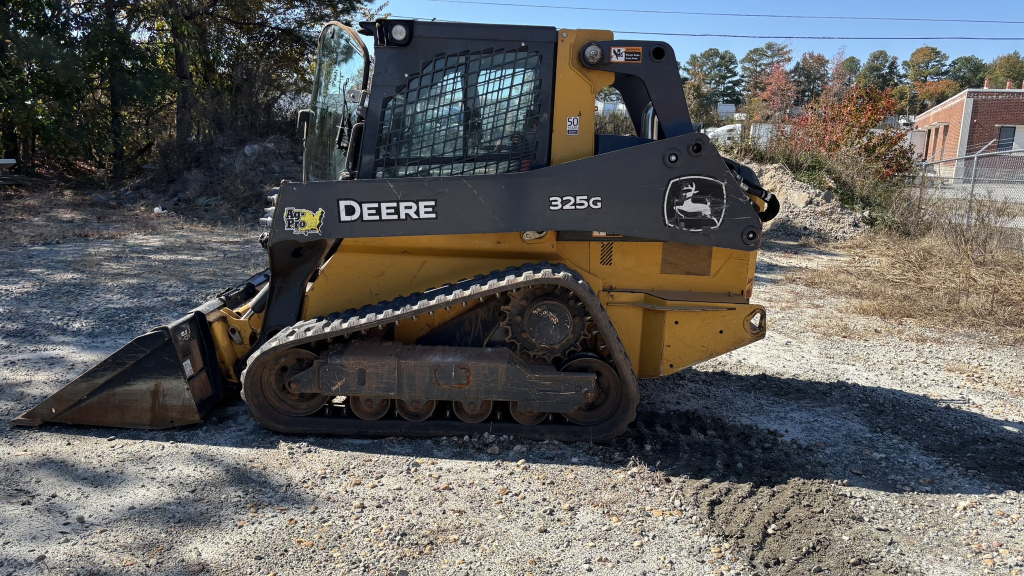 2020 John Deere 325G Image 3