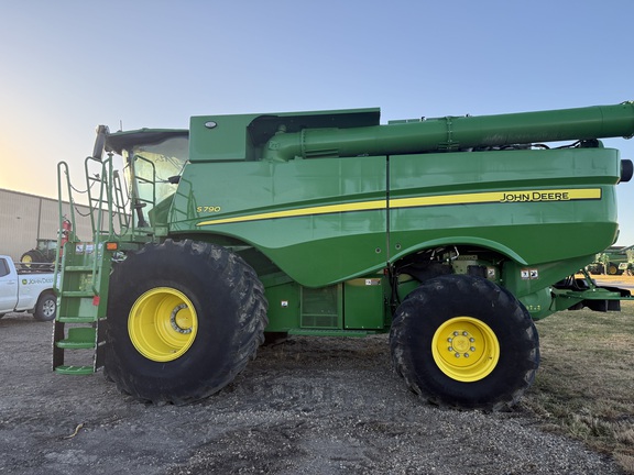2024 John Deere S790 - Photo11